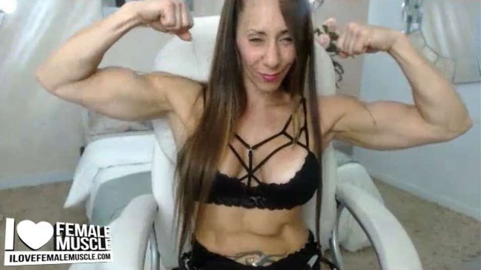 Larissa Reis flexing on webcam