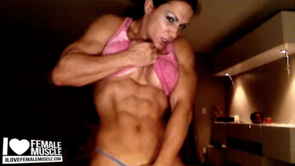 Muscle Babe showing off tight shredded abs